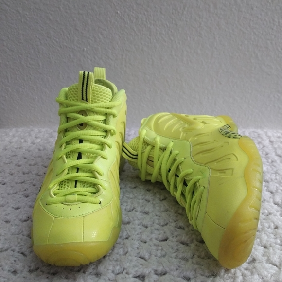 Nike Air Foamposite 'Volt' size 5y - Picture 3 of 11